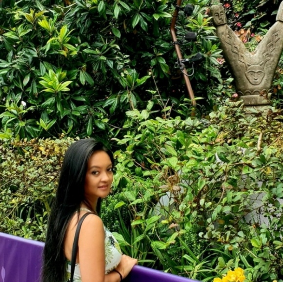 Meet your Posher, Haydee - Picture 1 of 1